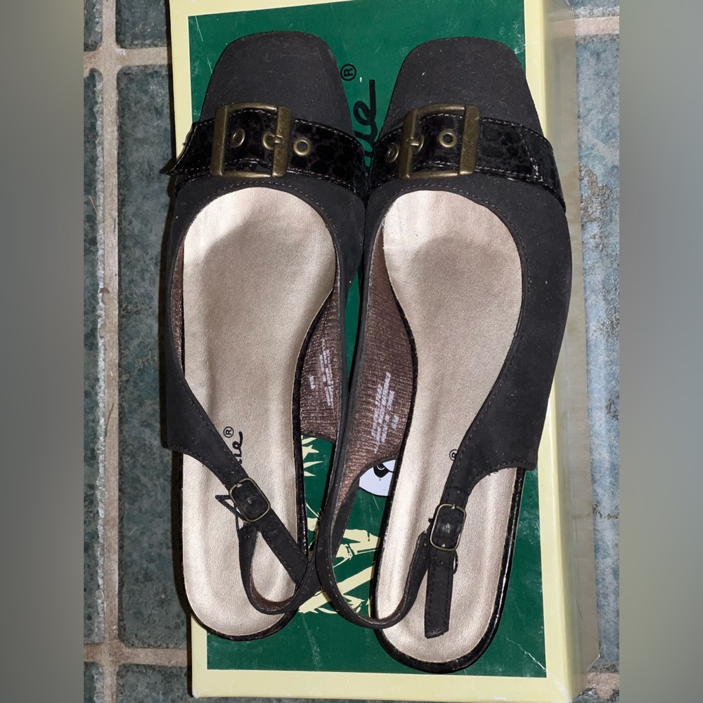 Annie Delores Brown Brushed size 8